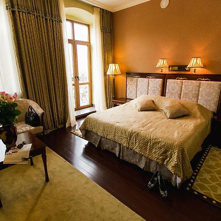 Allureinn Hotel And Spa Chernivtsi Exterior photo