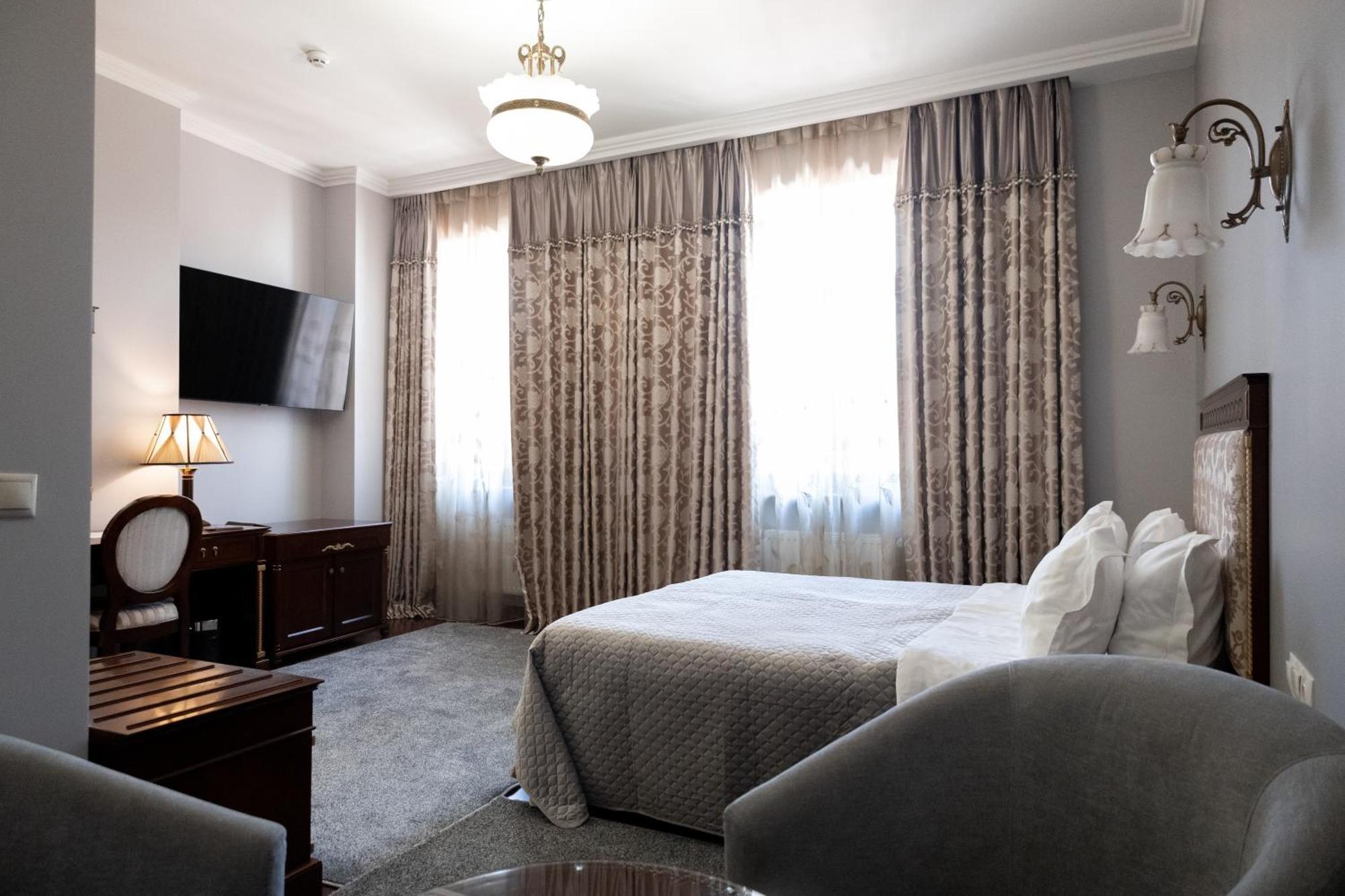 Allureinn Hotel And Spa Chernivtsi Exterior photo