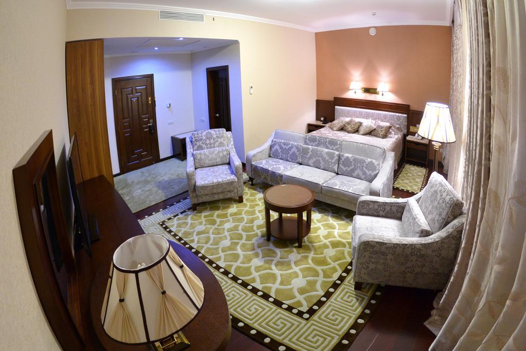 Allureinn Hotel And Spa Chernivtsi Exterior photo
