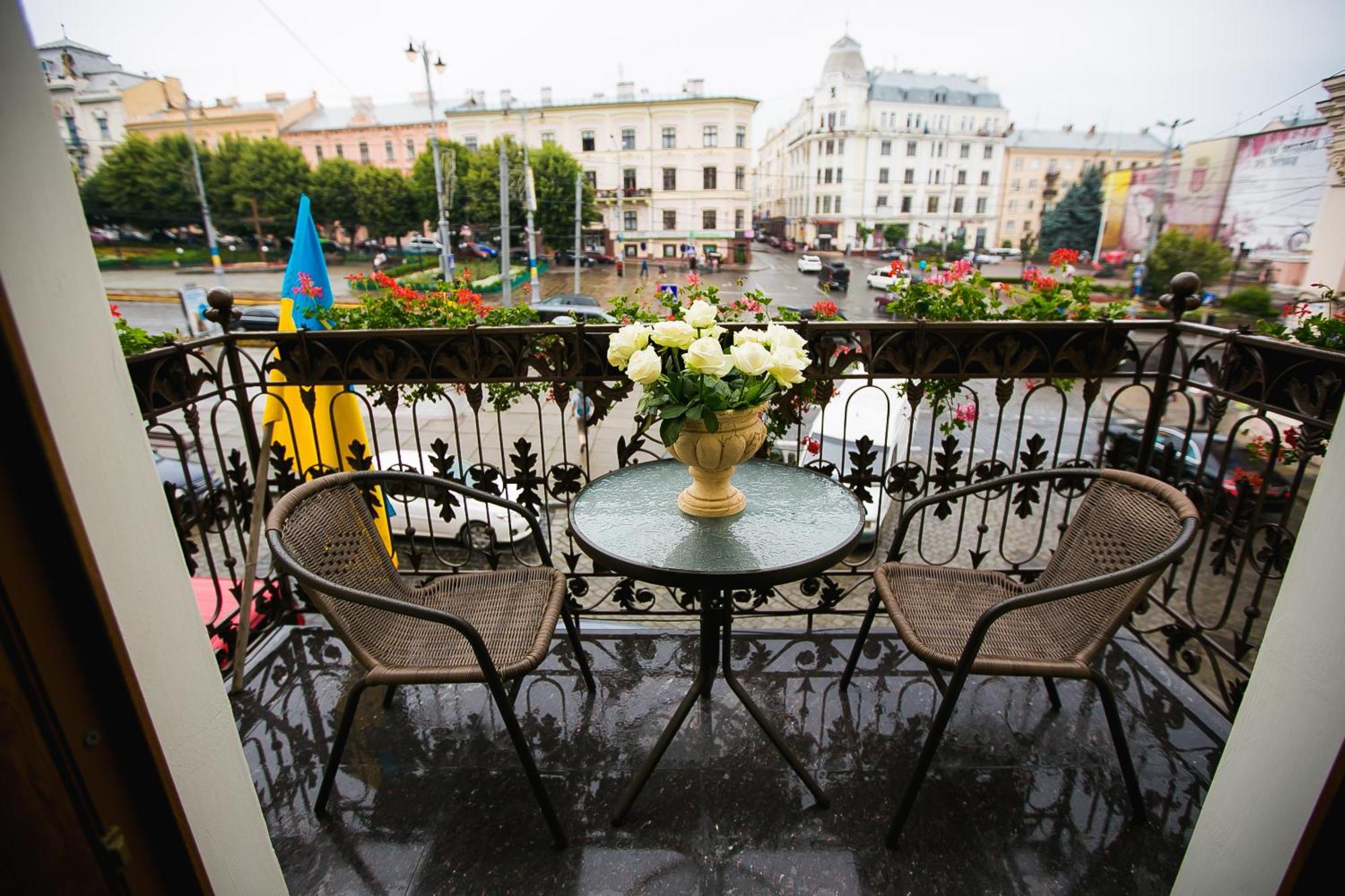Allureinn Hotel And Spa Chernivtsi Exterior photo