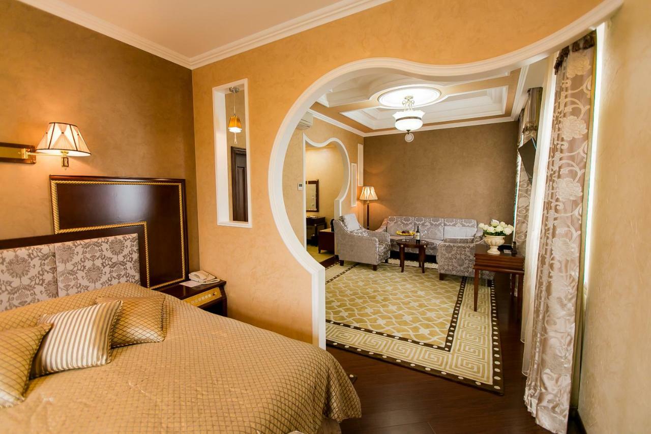 Allureinn Hotel And Spa Chernivtsi Exterior photo