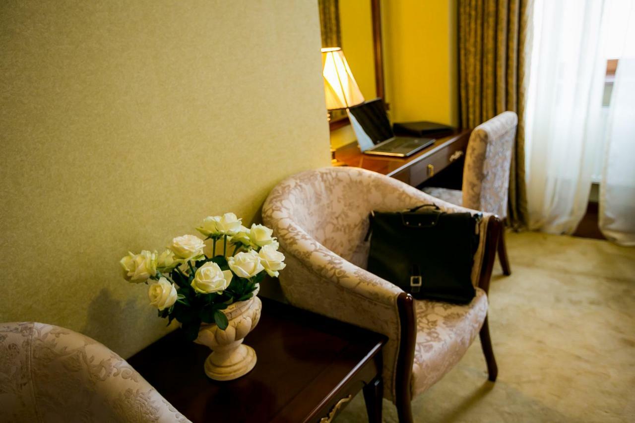 Allureinn Hotel And Spa Chernivtsi Exterior photo